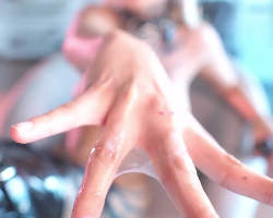 Sexy goth girl grools and squirts on live cam show